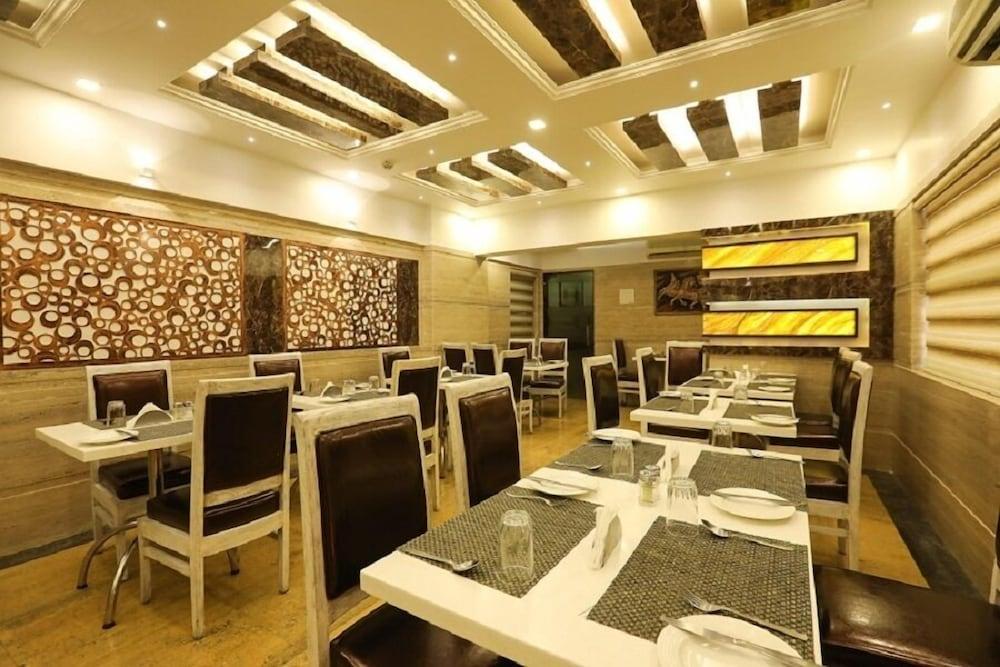 Jyoti Dwelling Hotel Мумбаи Экстерьер фото