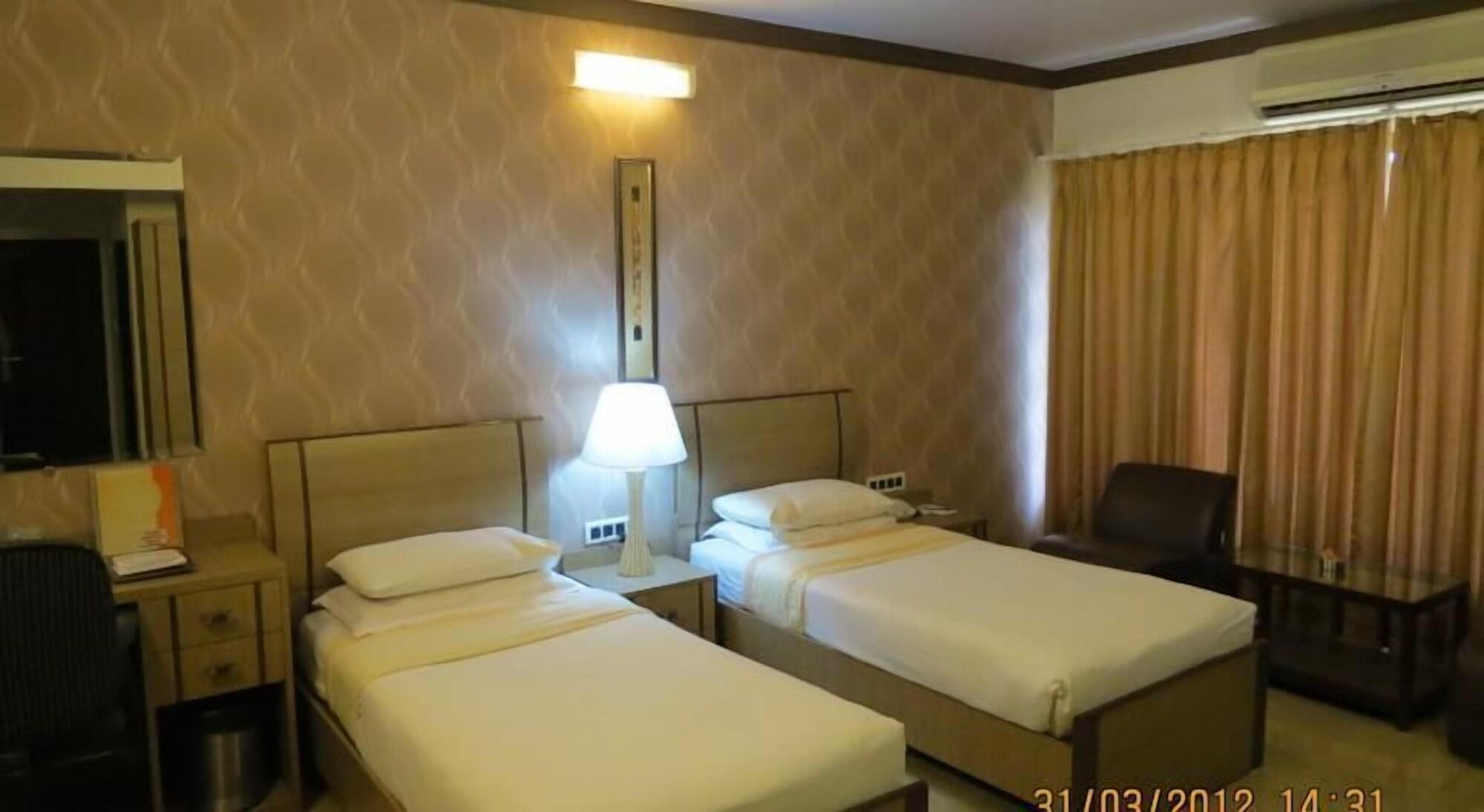 Jyoti Dwelling Hotel Мумбаи Экстерьер фото