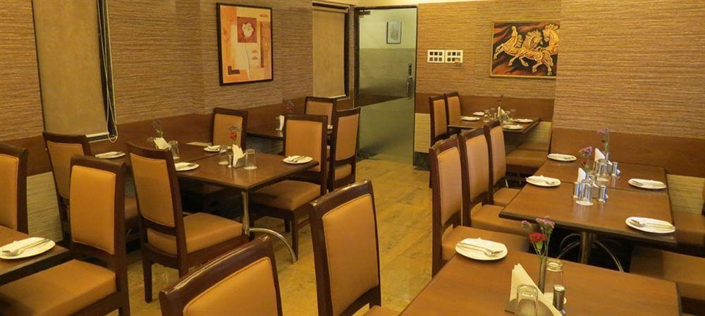 Jyoti Dwelling Hotel Мумбаи Экстерьер фото