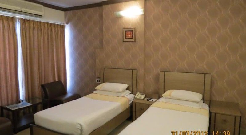 Jyoti Dwelling Hotel Мумбаи Экстерьер фото