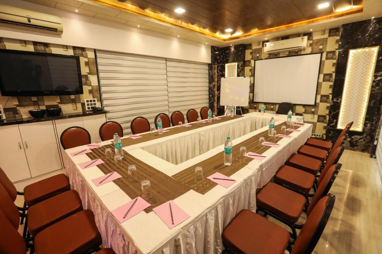 Jyoti Dwelling Hotel Мумбаи Экстерьер фото